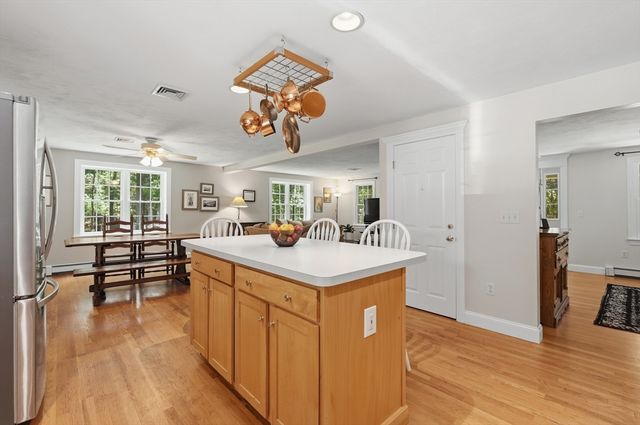 31 Pine Street, Middleboro, MA 02346