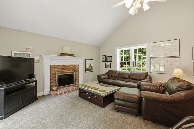 31 Pine Street, Middleboro, MA 02346
