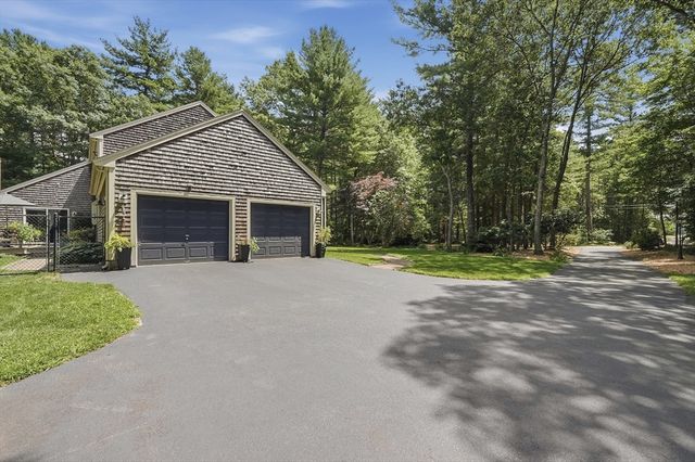31 Pine Street, Middleboro, MA 02346