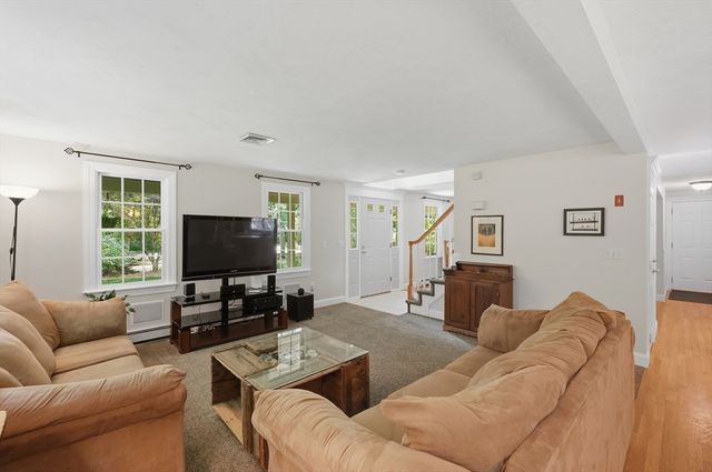 31 Pine Street, Middleboro, MA 02346