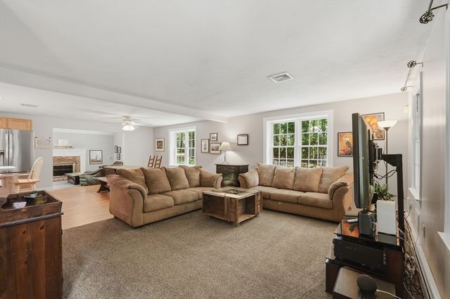 31 Pine Street, Middleboro, MA 02346