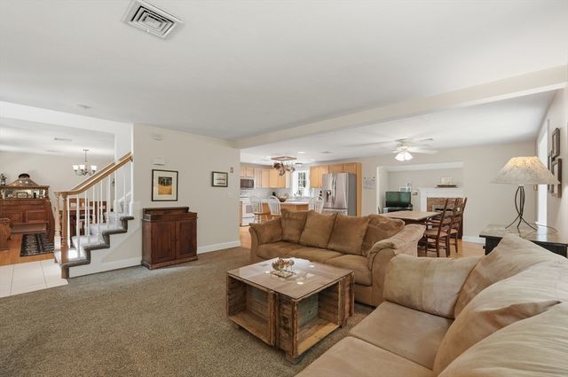31 Pine Street, Middleboro, MA 02346