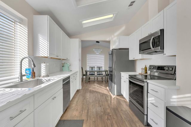 3516 W Dovewood Avenue, Fresno, CA 93711