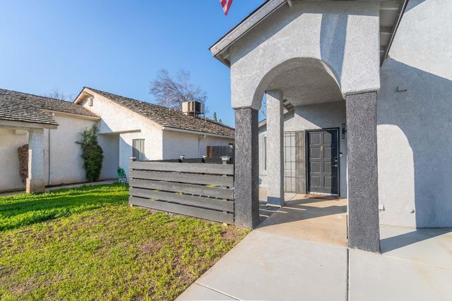 3516 W Dovewood Avenue, Fresno, CA 93711