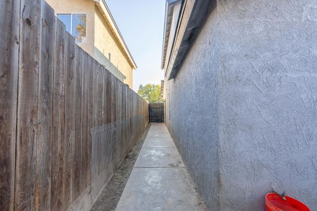 3516 W Dovewood Avenue, Fresno, CA 93711