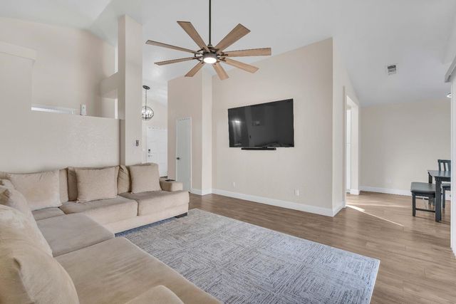 3516 W Dovewood Avenue, Fresno, CA 93711