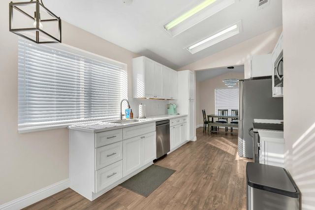 3516 W Dovewood Avenue, Fresno, CA 93711