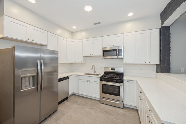 2008 W Addison Street 2, Chicago, IL 60618