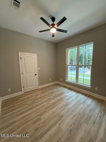 5350 Hoda Road, Kiln, MS 39556