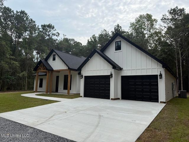 5350 Hoda Road, Kiln, MS 39556