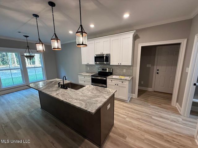 5350 Hoda Road, Kiln, MS 39556