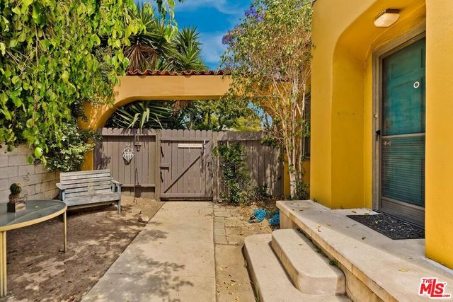 1223 N Ogden Drive, West Hollywood, CA 90046