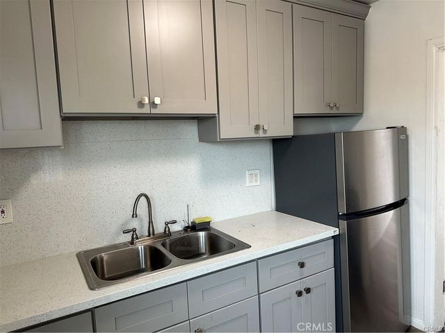 8803 hoover, Los Angeles, CA 90044