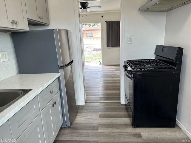 8803 hoover, Los Angeles, CA 90044