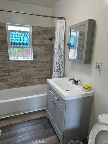 8803 hoover, Los Angeles, CA 90044