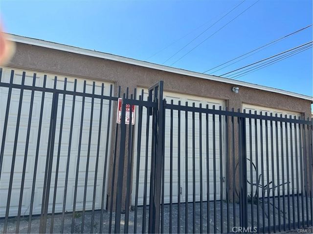 8803 hoover, Los Angeles, CA 90044