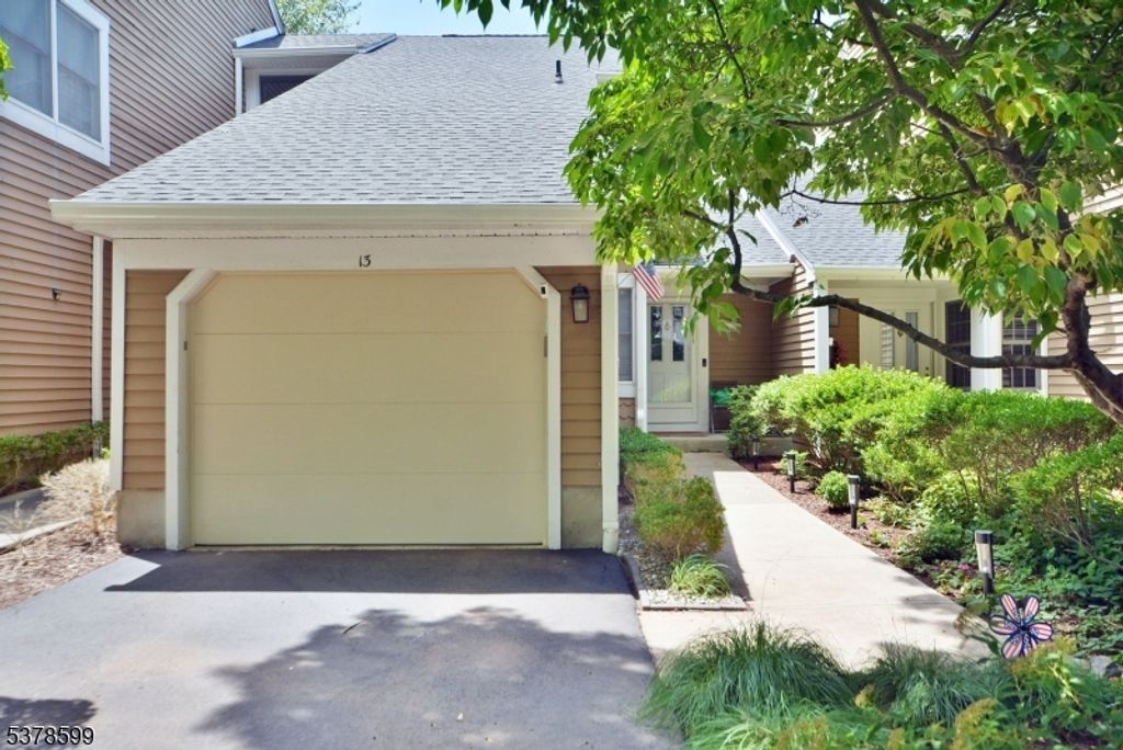 13 Eton Ct, Bedminster Twp., NJ 07921