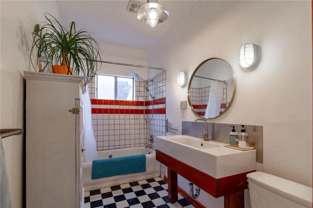 712 S Avenue 60, Los Angeles, CA 90042