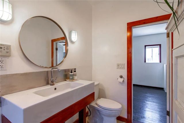712 S Avenue 60, Los Angeles, CA 90042