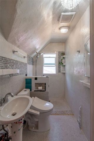 712 S Avenue 60, Los Angeles, CA 90042