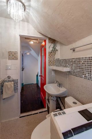 712 S Avenue 60, Los Angeles, CA 90042