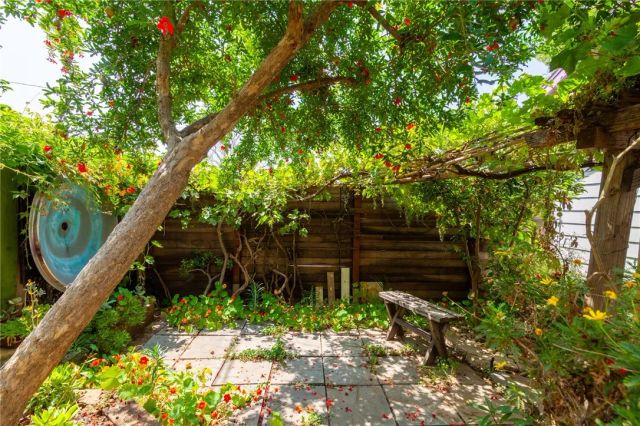 712 S Avenue 60, Los Angeles, CA 90042