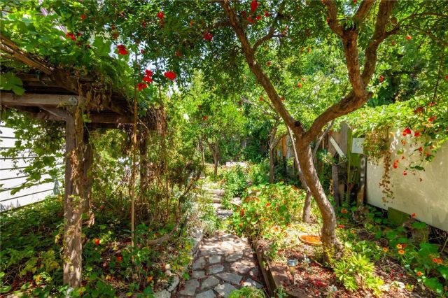 712 S Avenue 60, Los Angeles, CA 90042