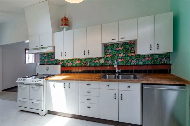 712 S Avenue 60, Los Angeles, CA 90042