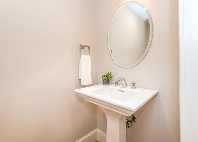 325 Bacon Street 5, Waltham, MA 02451