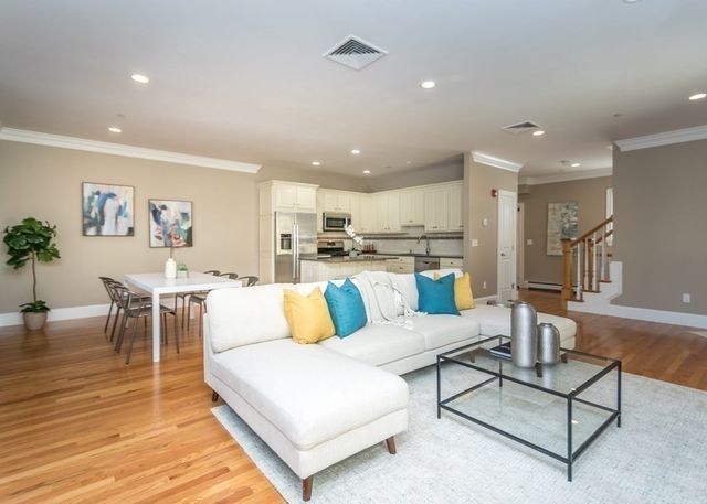 325 Bacon Street 5, Waltham, MA 02451