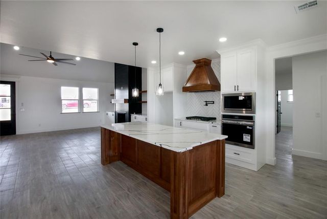 1198 Wolf Creek Drive, Blanchard, OK 73010