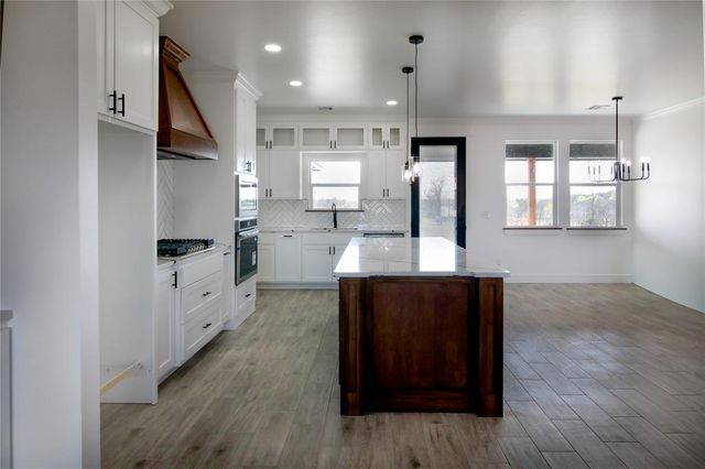 1198 Wolf Creek Drive, Blanchard, OK 73010