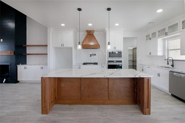 1198 Wolf Creek Drive, Blanchard, OK 73010