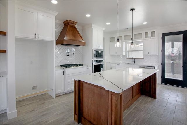 1198 Wolf Creek Drive, Blanchard, OK 73010