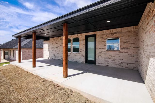 1198 Wolf Creek Drive, Blanchard, OK 73010