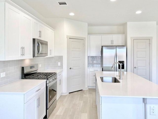 1005 Winnsboro LOOP, Round Rock, TX 78664