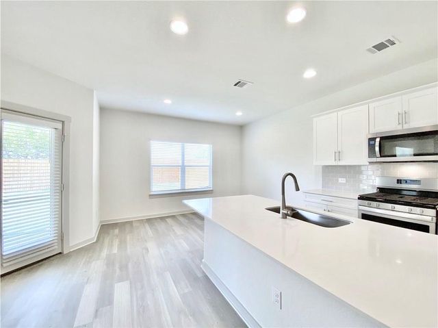 1005 Winnsboro LOOP, Round Rock, TX 78664