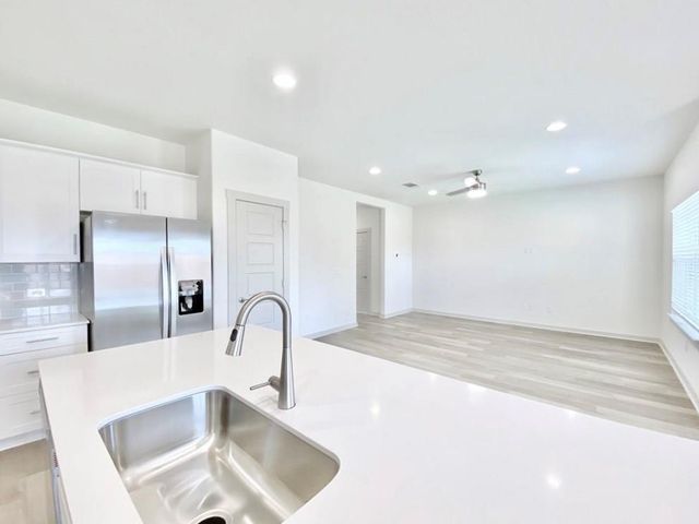 1005 Winnsboro LOOP, Round Rock, TX 78664