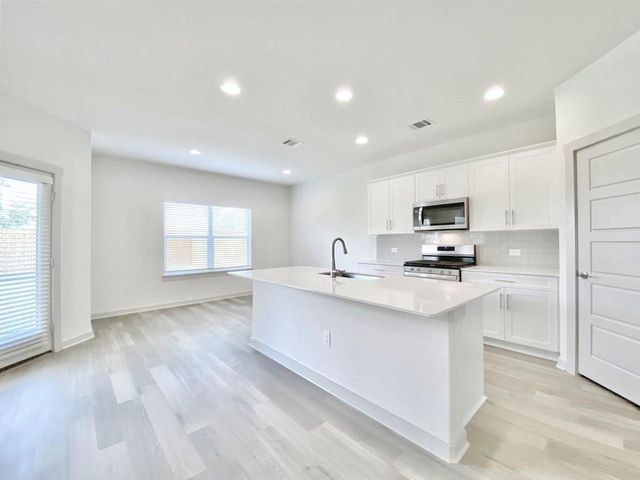 1005 Winnsboro LOOP, Round Rock, TX 78664