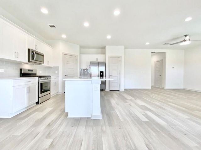 1005 Winnsboro LOOP, Round Rock, TX 78664