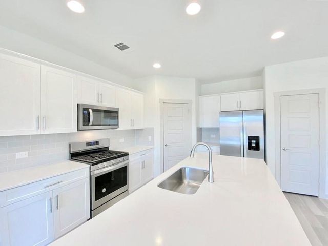 1005 Winnsboro LOOP, Round Rock, TX 78664