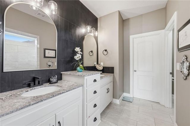 947 Birsay Court, Raymore, MO 64083