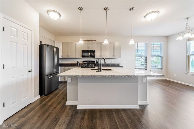 6515 Amber Way, North Ridgeville, OH 44039