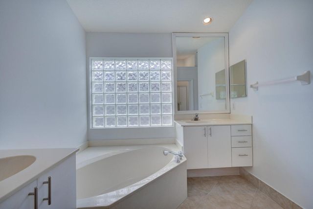 6523 Via Trento, Delray Beach, FL 33446