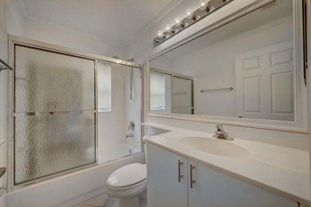 6523 Via Trento, Delray Beach, FL 33446