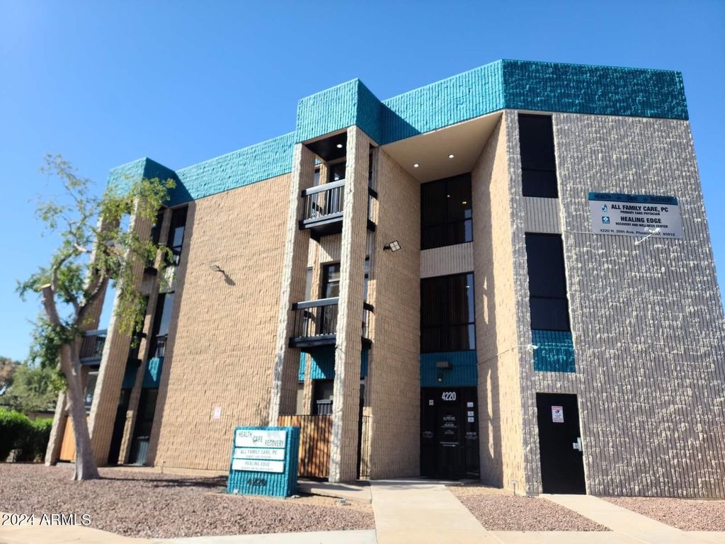 4220 N 20th Avenue, Phoenix, AZ 85015 — exterior