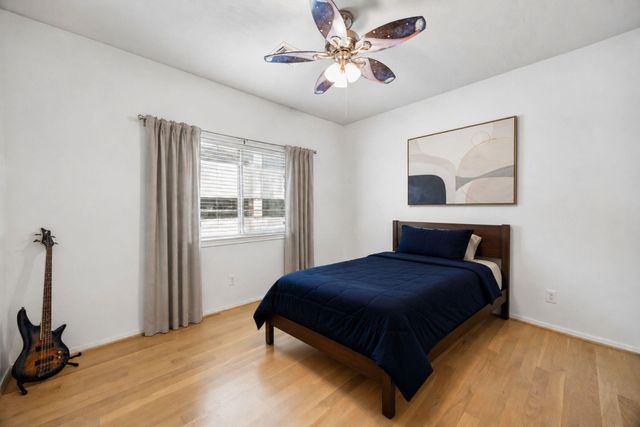 2635 Shady Acres Court A, Houston, TX 77008