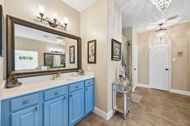 2635 Shady Acres Court A, Houston, TX 77008