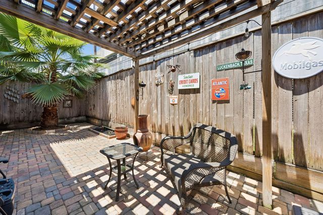 2635 Shady Acres Court A, Houston, TX 77008