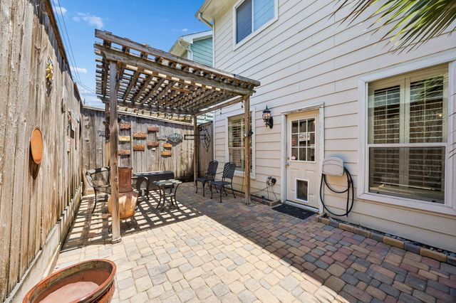 2635 Shady Acres Court A, Houston, TX 77008